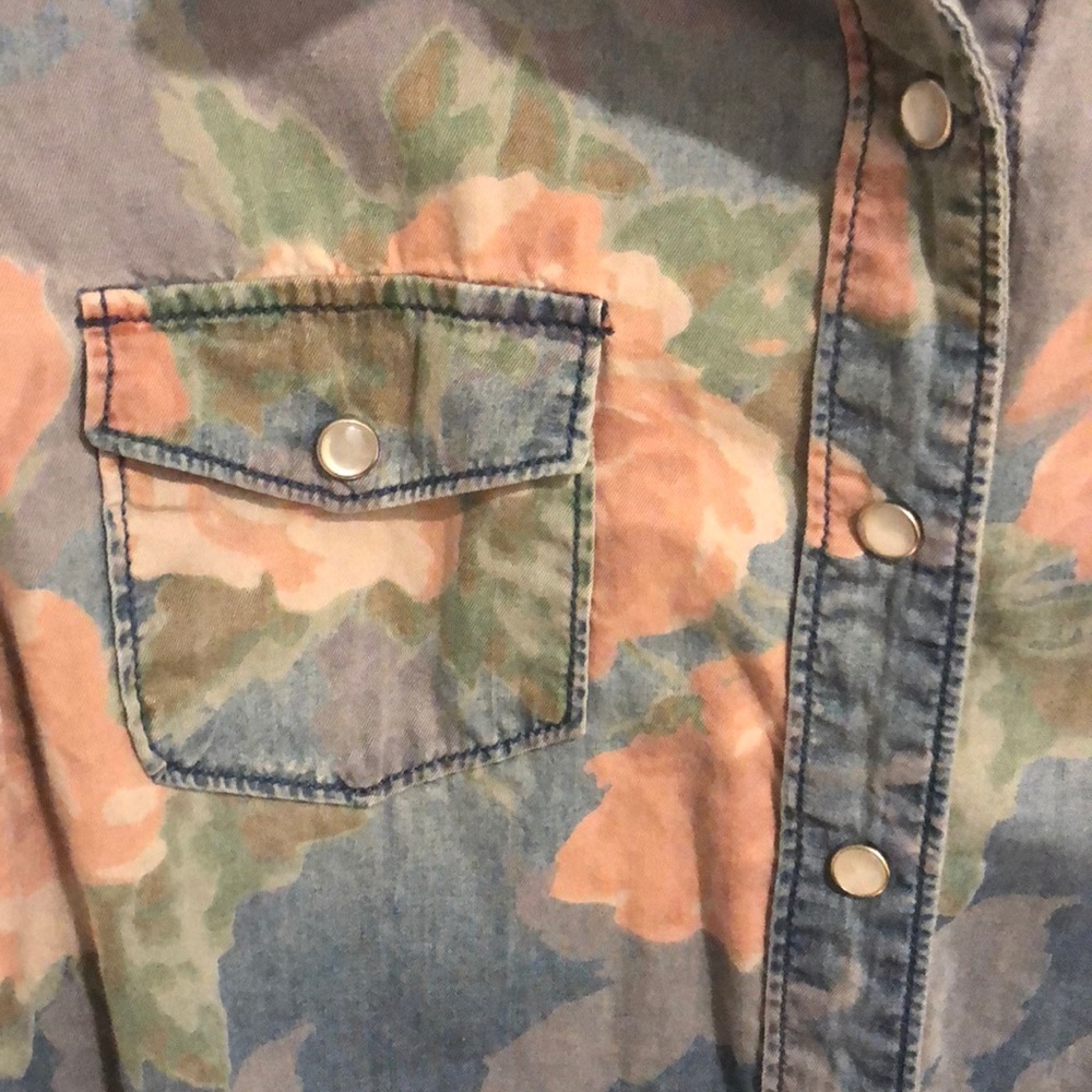 Jean button down - Picture 2 of 3